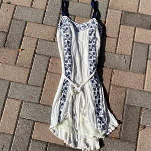 FRANCESCA’S White Dress with Blue Embroidery High Lo Dress Size S